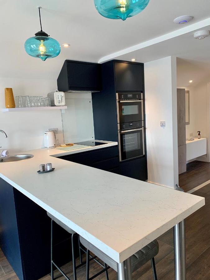 Modern Studio Apartment With Stunning Views! เซนต์ไอฟส์ ภายนอก รูปภาพ