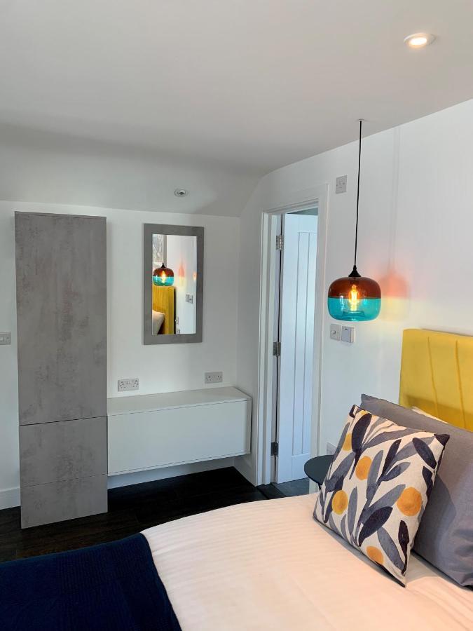 Modern Studio Apartment With Stunning Views! เซนต์ไอฟส์ ภายนอก รูปภาพ